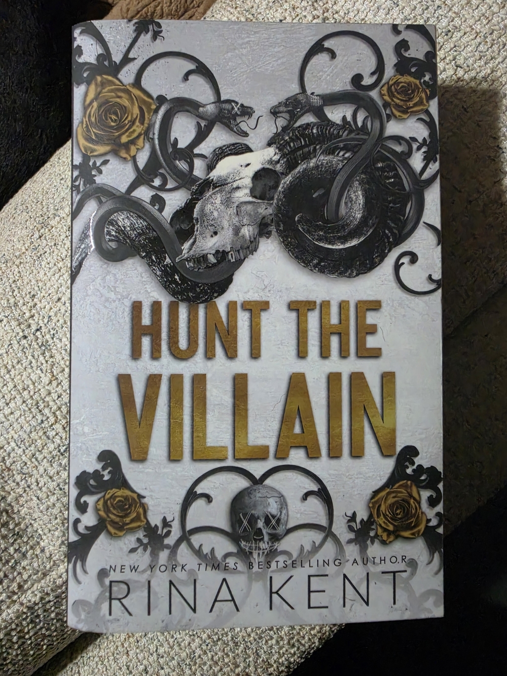Hunt The Villain By Rina Kent